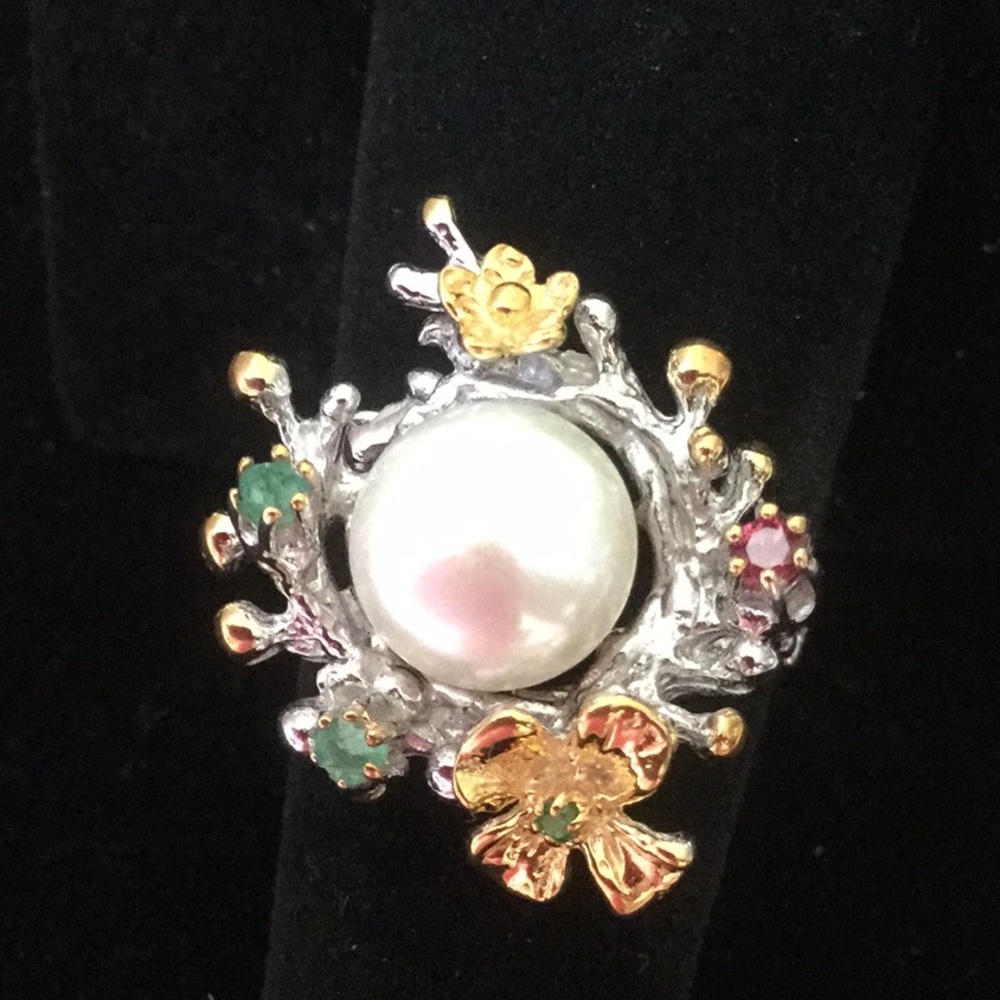 Exquisite Genuine Pearl & Emerald Ring